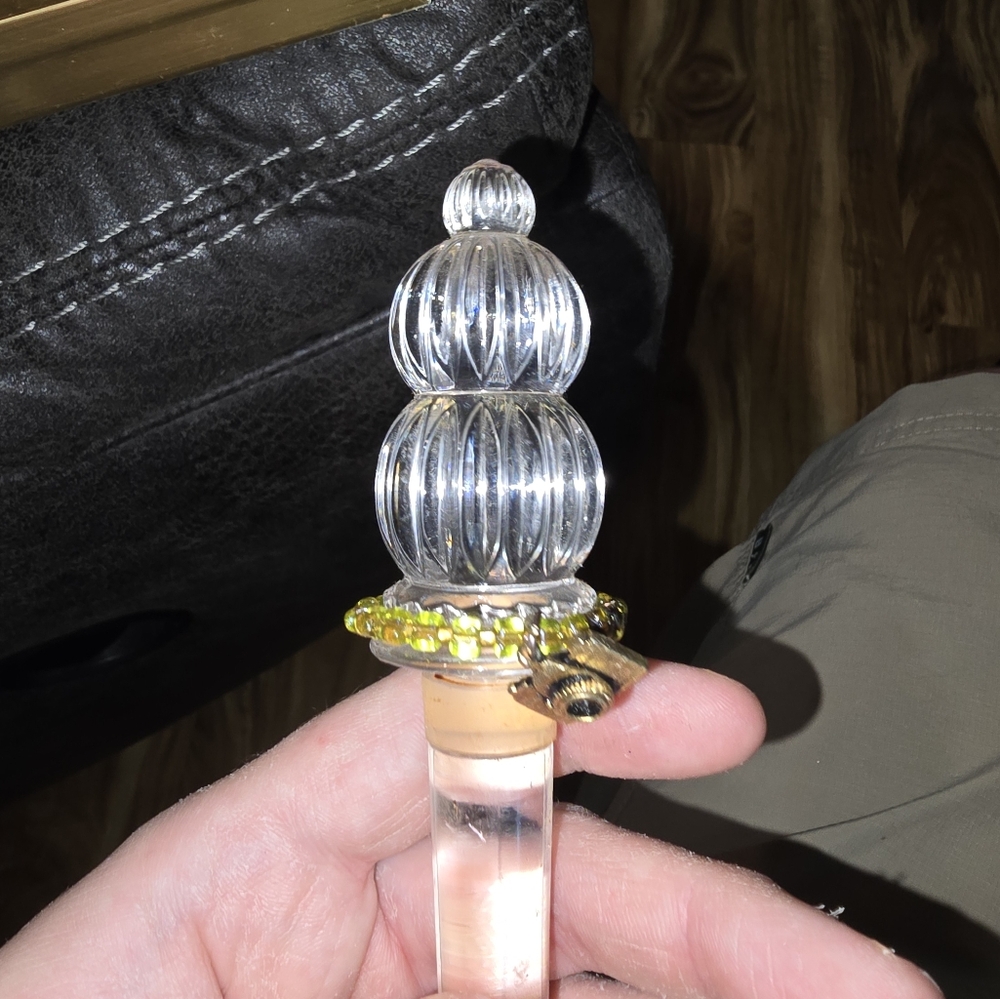 Elegant Glass Bottle Stopper with Beaded Accent Crystal Wine Bottle Stopper - Picture 2 of 4